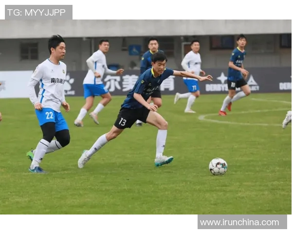 足球明星对抗赛长沙盛况空前球迷热情高涨共庆足球盛宴